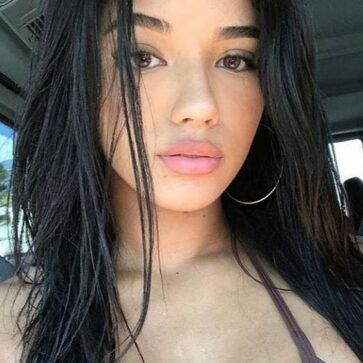 LatinFeels Review — Enjoy Lively Talks with Stunning Girls