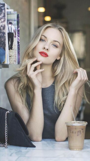 UkrainianCharm Review 2025 — Connect with Charming Ladies for Sweet Chats